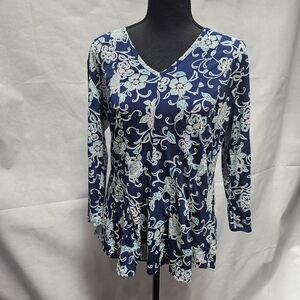 Sami & Jo princess cut V neck Blue floral blouse. Size L
